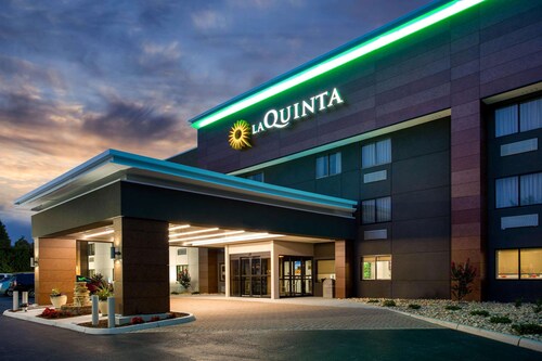 La Quinta Inn & Suites by Wyndham Roanoke Salem