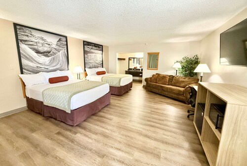 Super 8 by Wyndham Salina/Scenic Hills Area