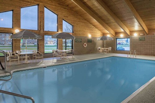 AmericInn by Wyndham Valley City - Conference Center
