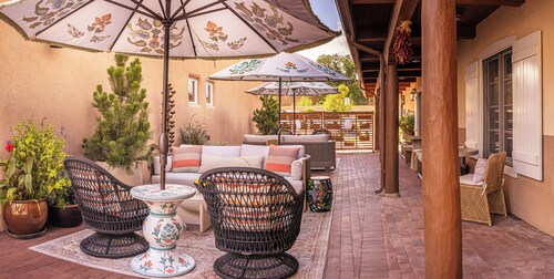 Piñon Court By La Fonda