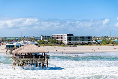 La Quinta Inn & Suites by Wyndham Cocoa Beach Oceanfront