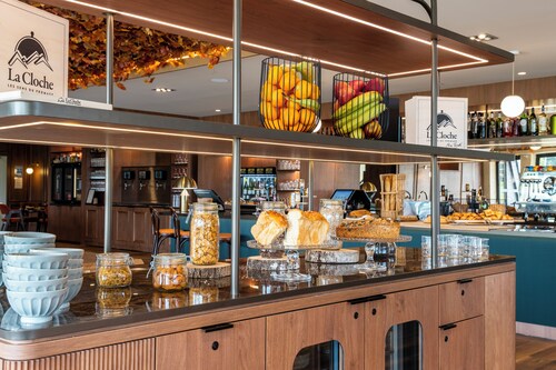 Mercure Omaha Beach Hotel