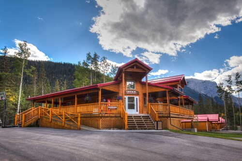 Jasper East Cabins