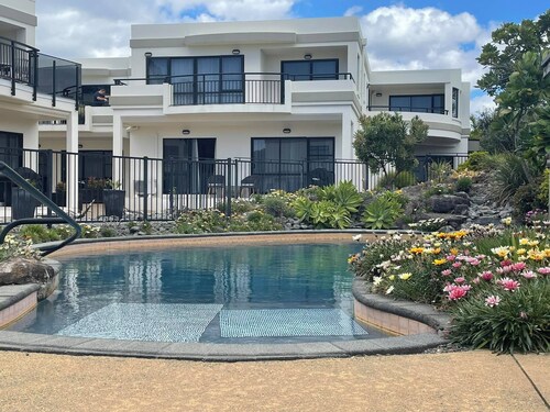 Ocean Breeze Resort