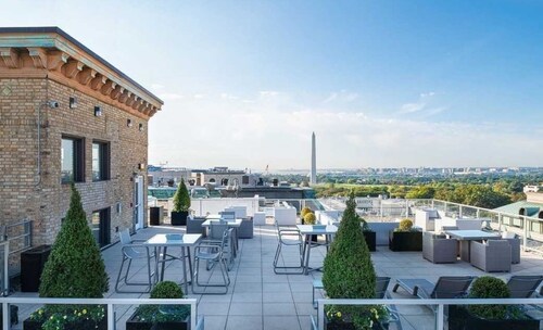 Global Luxury Suites at The White House