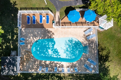 Somerset Inn & Suites