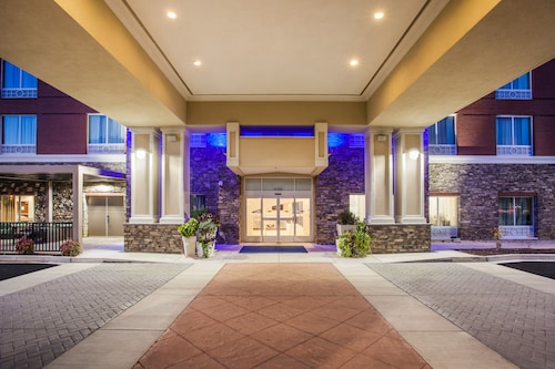 Holiday Inn Express & Suites Lexington Park-California, an IHG Hotel