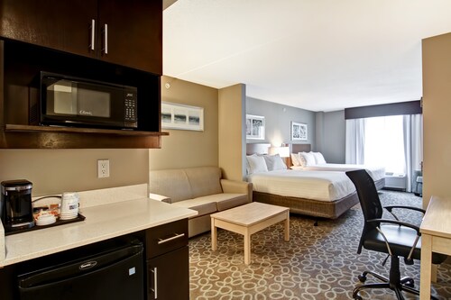 Holiday Inn Express & Suites Oshawa Downtown - Toronto Area, an IHG Hotel