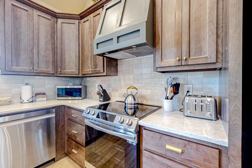 Newly built, dog-friendly home with firepit, shaded deck & lovely property