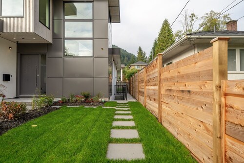 Modern, new suite close to trails, mountains and beaches