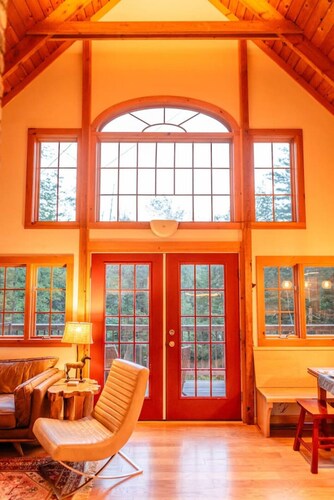 Stratton Mountain Escape w Hot Tub|Deck|Projector