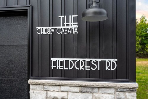 Cherry Cabana- In the Heart of Sister Bay