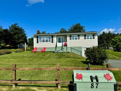 Relax with the whole family at this quiet and peaceful getaway cottage.