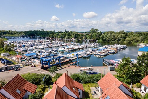 Modernes Ferienhaus mit Kamin, Terrasse, kleinem Garten und nur 100 m zum Hafen