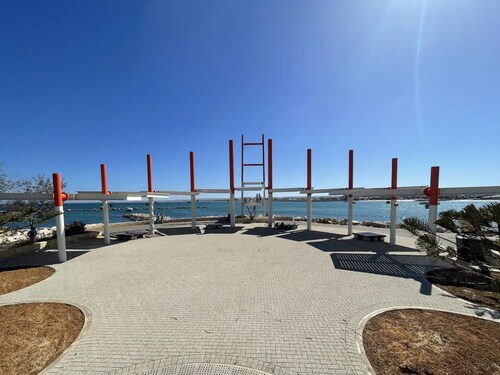 Location, Location! Huge beachside house, 5 min walk to coffee shop and town!