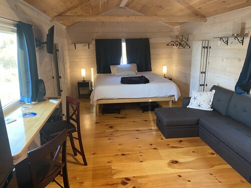 Cozy cabin on Half Moon cove