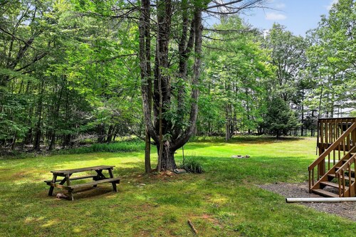 Catskills Cabin Retreat: Wood Fired Hot Tub, Firepit & 7 Private Acres
