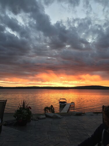 Clean & quiet; Room for the whole family 20 guests at Green Lake in Cariboo BC.