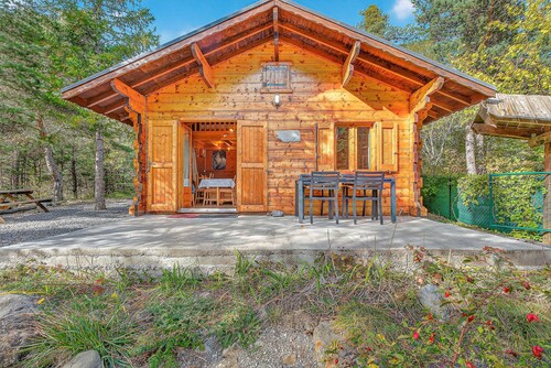 Chalet "Le Mazet" avec vue sur les montagnes, terrasse privée et Wi-Fi