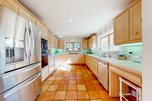 Dog-friendly home on 11 acres overlooking nt'l forest with fireplaces & patio