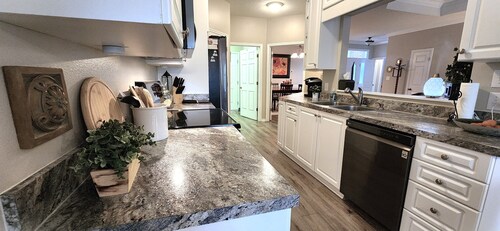 Fairhope - Vacationers Summertime Special!!