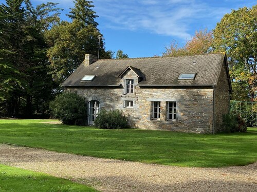 Maison de Campagne Dans le Parc D'un Manoir du 16e Siècle