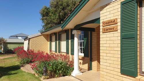 COASTAL CORNER for a perfect peaceful holiday.
150m walk to Esplanade.