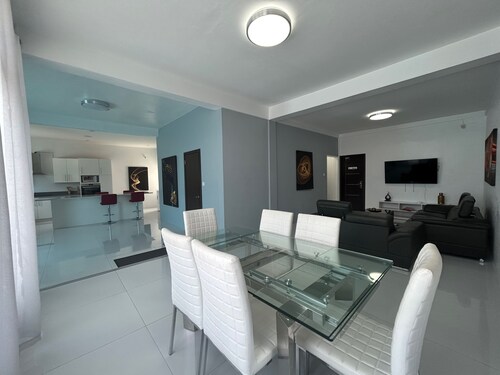 3Bd Luxury Villa Located in Prime Loc