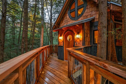 Cook Forest Luxury Treehouse