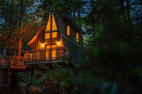 Peaceful Pines Luxury Treehouse