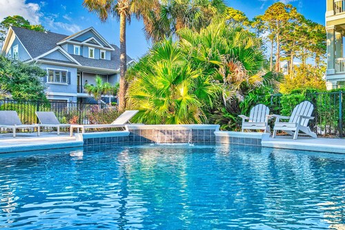 Custom Putting Green, Game Room, Steps to Beach, Private Pool w/ TV, Elevator