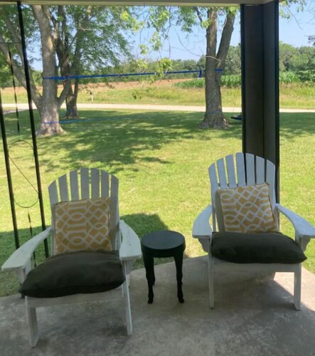 Old Fashioned Getaway is 7 acres of peaceful country living.