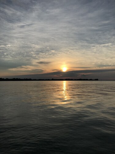 Cabin on Lake Madison! 100 ft of shoreline, walking distance to Hillside Resort!