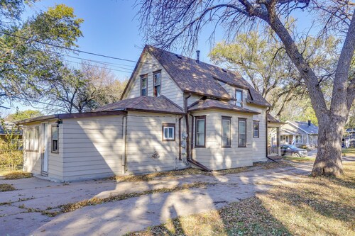 3 Mi to Golf - Beatrice Vacation Home!
