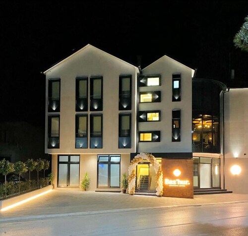 BAZ'HUR Boutique Hotel