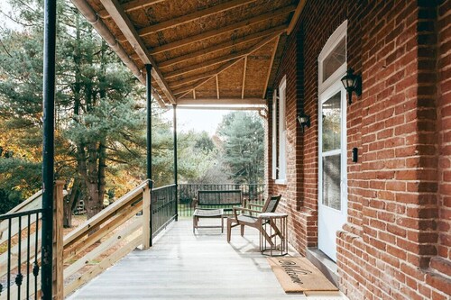 Winter Getaway|Hot tub|OUTDOOR SAUNA|Fireplace|Fire-pit|