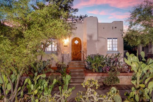 Desert Bloom / 1 BR 1 BA / Blocks from U of A