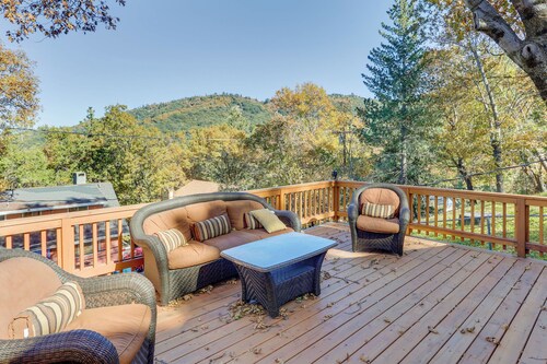 Spacious Crestline Retreat: 1 Mi to Lake Gregory