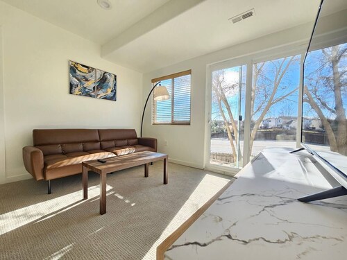 Cozy and Bright 2-Bedroom Haven