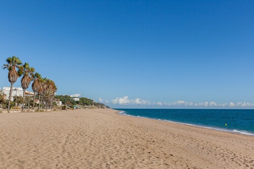 Apartment "Canet Platja" with Shared Pool & Wi-Fi
