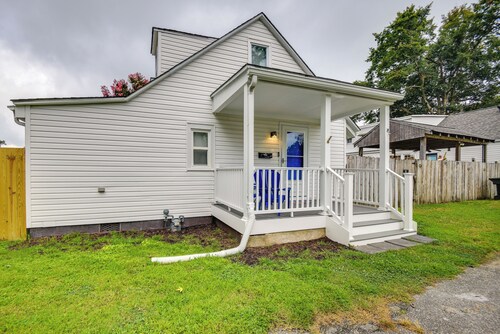 Walk to Beach: Hampton Home w/ Grill!
