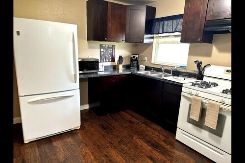 A comfortable 1bed 1 bath apartment located in a quit community.