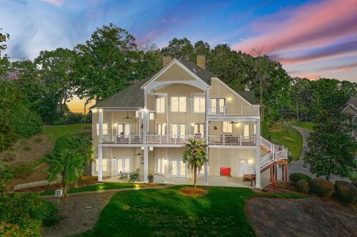 Jake's Lake House by Avantstay Lake Gazebo