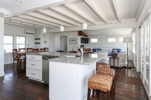 Truro Beachfront House For a Group!