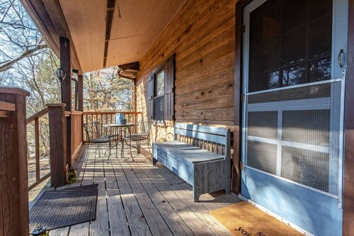 Cabin Near Franklin w/ Fire Pit & Picnic Area