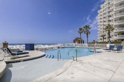 Cozy beach condo with many amenities for fun and relaxation conveniently located