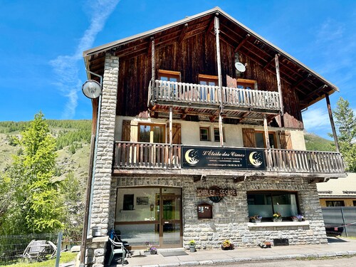 Appartement Ségure Chalet l'étoile des cßmes,  avec vue sur la montagne, jardin partagé et Wi-Fi