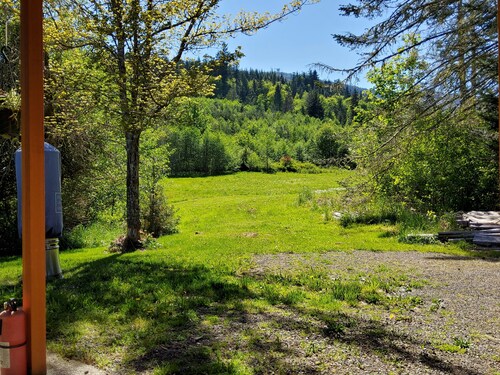 Peaceful, Cozy place in the woods. A short distance to everything good outdoors.