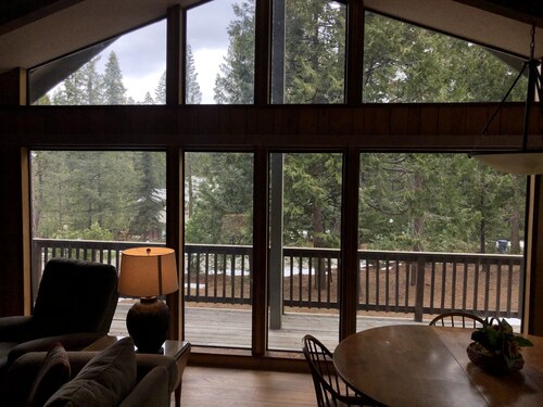 Mountain cabin with fireplace. Minutes away from Shaver Lake and China Peak.
