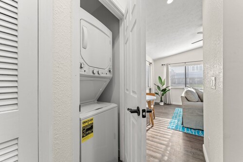 Beachside 1BR Oasis – Walk to Panama City Beach!